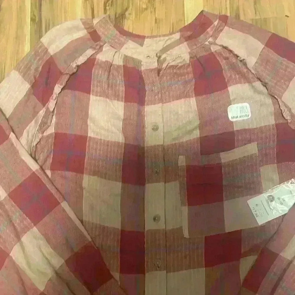 Time and Tru maternity top in a size medium. - Picture 2 of 5